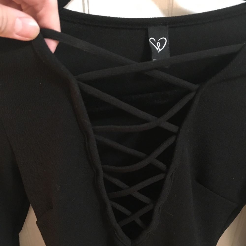 Windsor deep-v neck long sleeve